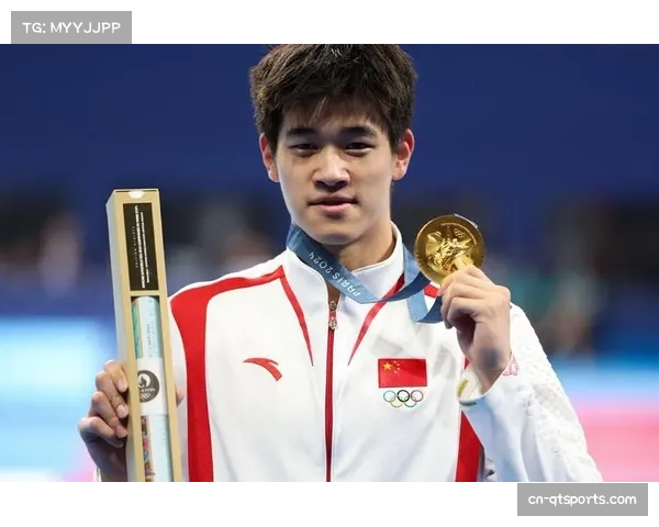 潘展乐0.01秒优势晋级50米自由泳半决赛