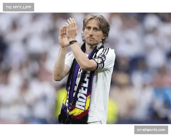 AC米兰3-0克雷莫纳，莫德里奇首秀助攻梅开二度